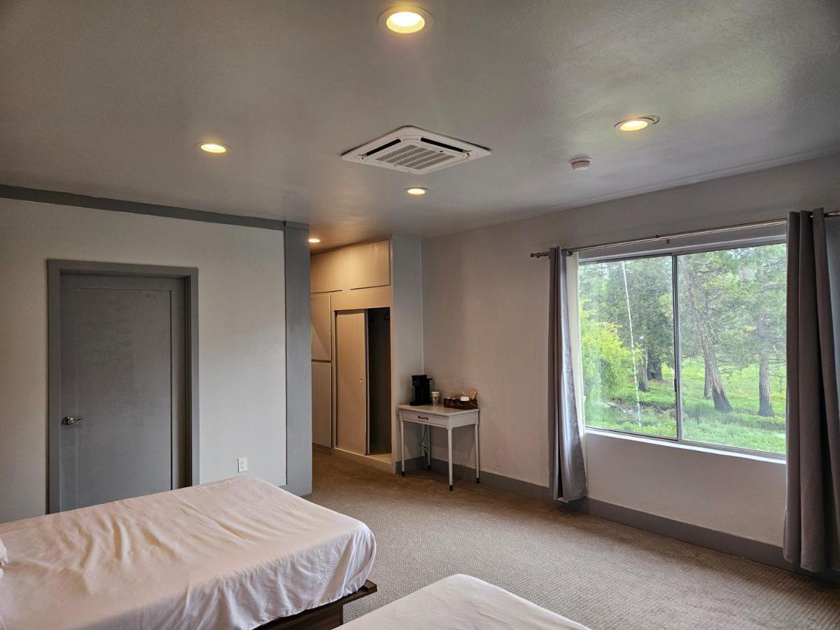 The Black Forest Lodge Red Bluff Exteriér fotografie